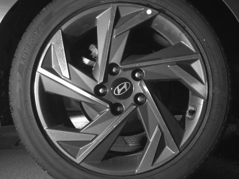 Used 2025 Hyundai Elantra Limited image 15