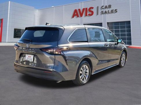 Used 2025 Toyota Sienna LE image 6