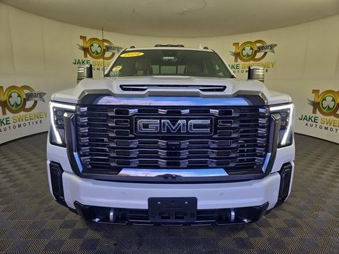Used 2024 GMC Sierra 3500 Denali Ultimate image 2