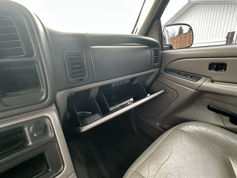 Used 2005 Chevrolet Tahoe LS w/ Preferred Equipment Group AWD/4WD image 23