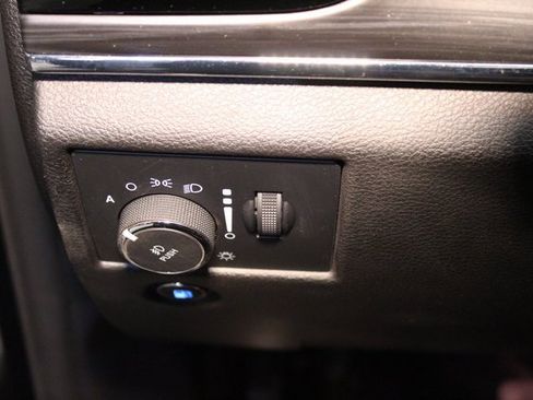 Used 2021 Jeep Grand Cherokee Limited image 10