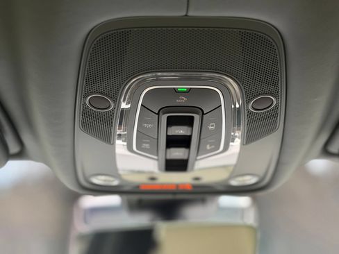 Certified 2024 Bentley Bentayga Extended Wheelbase AWD/4WD image 37