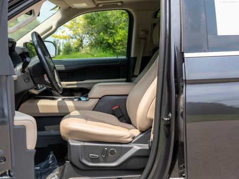 Used 2024 Ford Expedition Limited AWD/4WD image 23