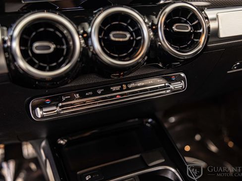 Used 2021 Mercedes-Benz GLB 250 4MATIC image 27