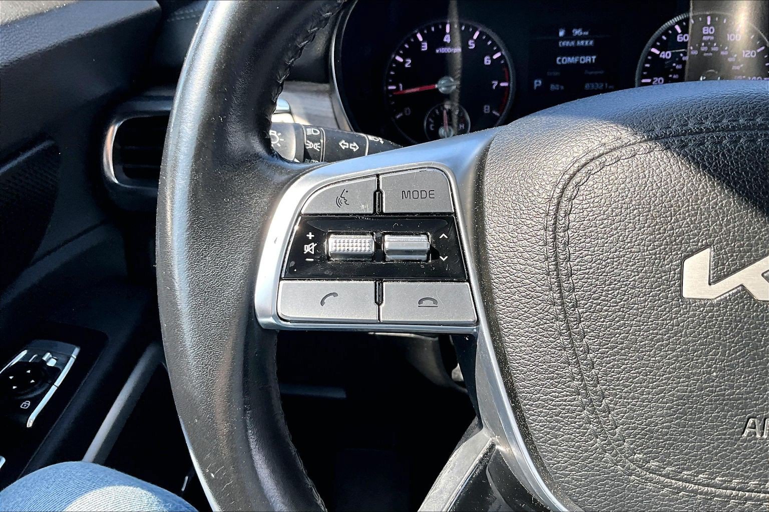 Used 2022 Kia Telluride EX w/ Towing Package FWD image 12