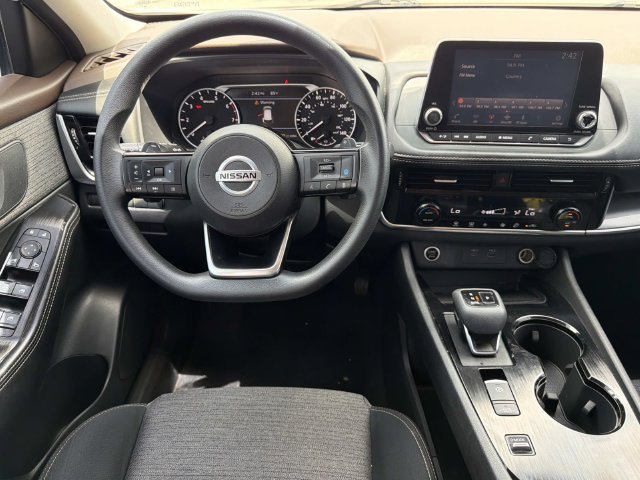 Used 2021 Nissan Rogue SV FWD image 24