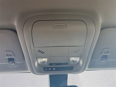 Used 2024 GMC Terrain SLE image 18