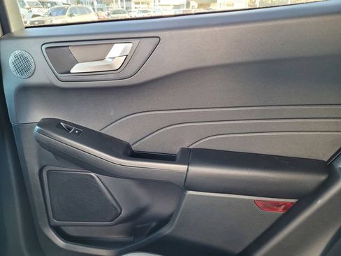 New 2025 Ford Escape SE w/ PHEV Premium Package FWD image 11