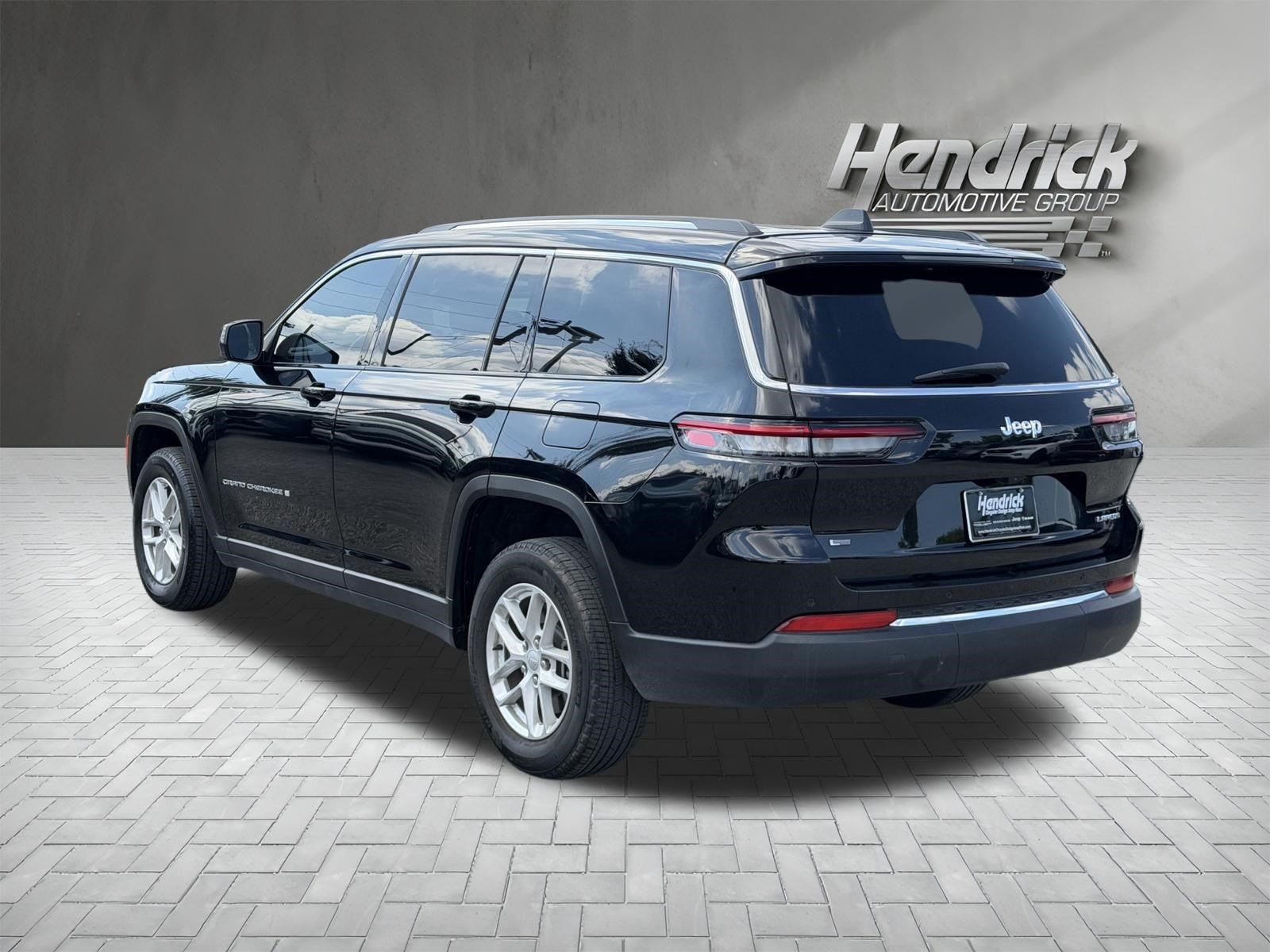 Used 2022 Jeep Grand Cherokee L Laredo w/ Luxury Tech Group I RWD image 8