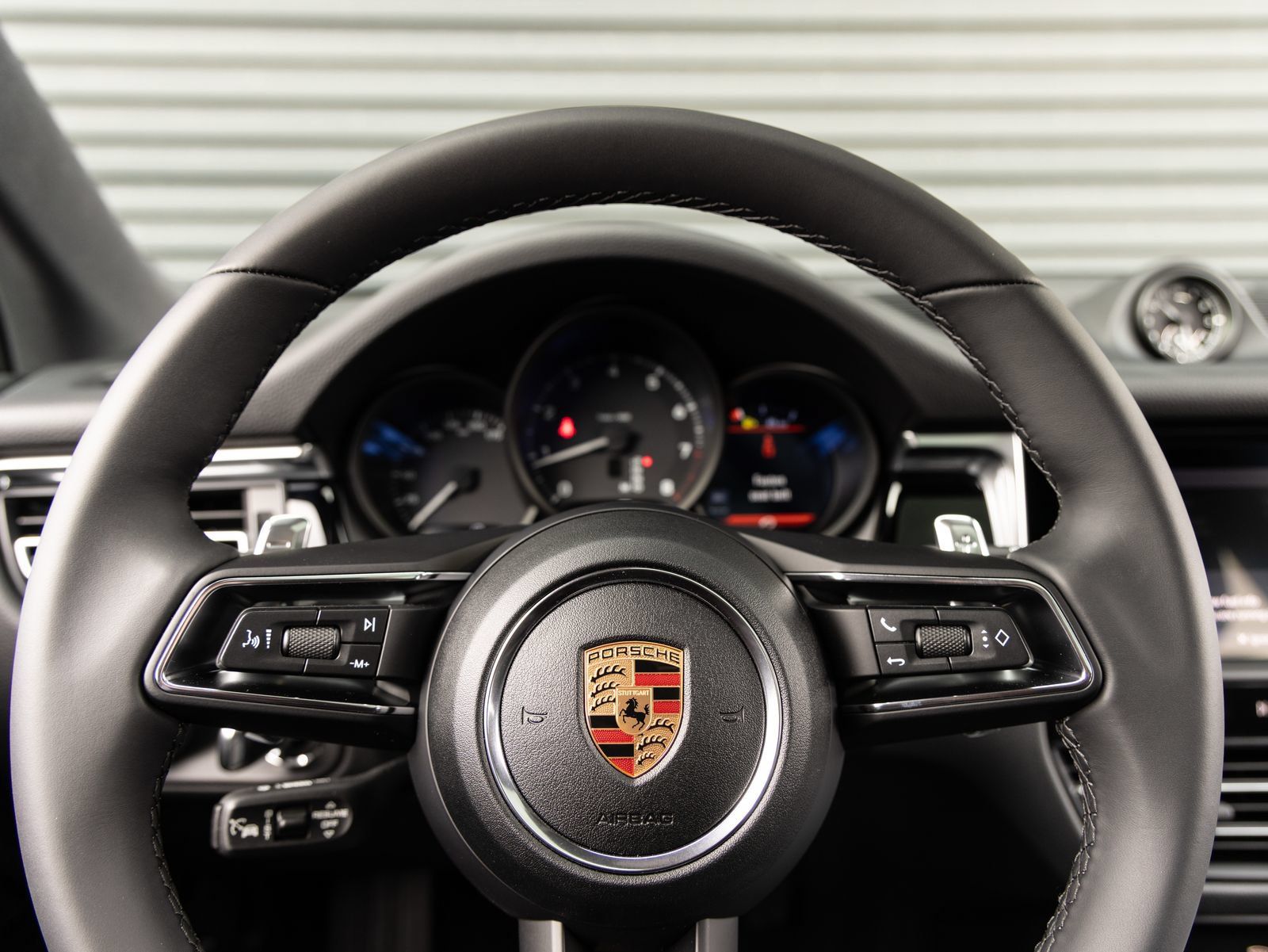 Certified 2026 Porsche Macan AWD/4WD image 14