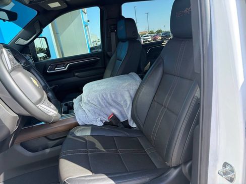 Used 2024 Chevrolet Silverado 2500 High Country w/ High Country Premium Package AWD/4WD image 17