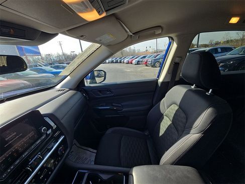 Certified 2024 Nissan Pathfinder SV image 12