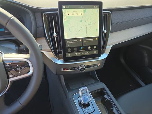 New 2026 Volvo XC90 B6 Plus w/ Protection Package Premier image 18