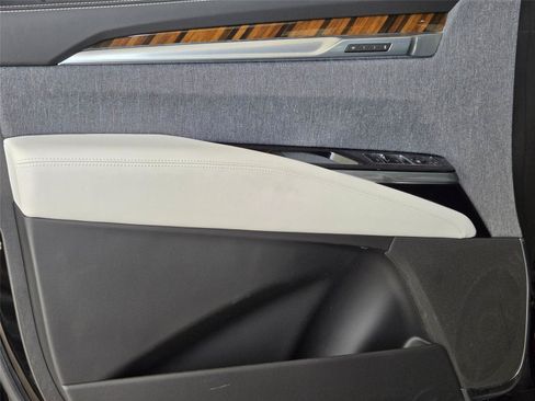 New 2026 Cadillac Escalade ESV Platinum Sport w/ LPO, Floor Liner Package AWD/4WD image 26