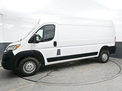Used 2025 RAM ProMaster 2500 w/ Convenience Group FWD image 3