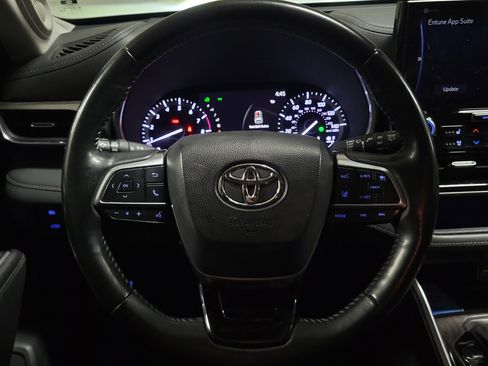 Used 2020 Toyota Highlander Limited image 24