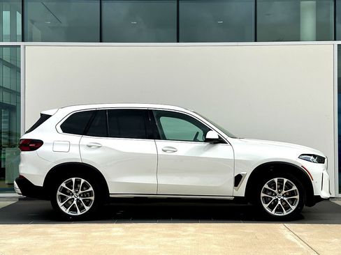 New 2026 BMW X5 xDrive40i w/ Parking Assistance Package image 3