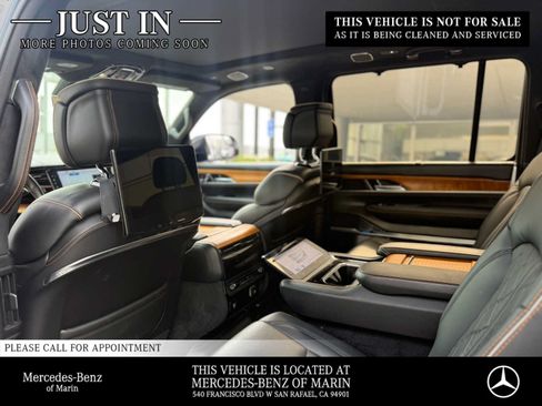 Used 2022 Jeep Grand Wagoneer Series III w/ Rear Seat Video Group 1 AWD/4WD image 6
