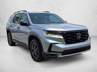 Used 2025 Honda Pilot TrailSport video 3