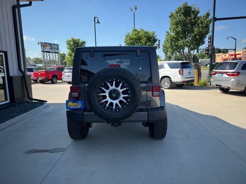 Used 2017 Jeep Wrangler Unlimited Sahara AWD/4WD image 5
