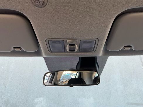 Used 2025 Hyundai Venue SEL image 15