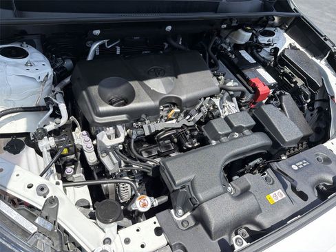 Used 2022 Toyota RAV4 XLE FWD image 10