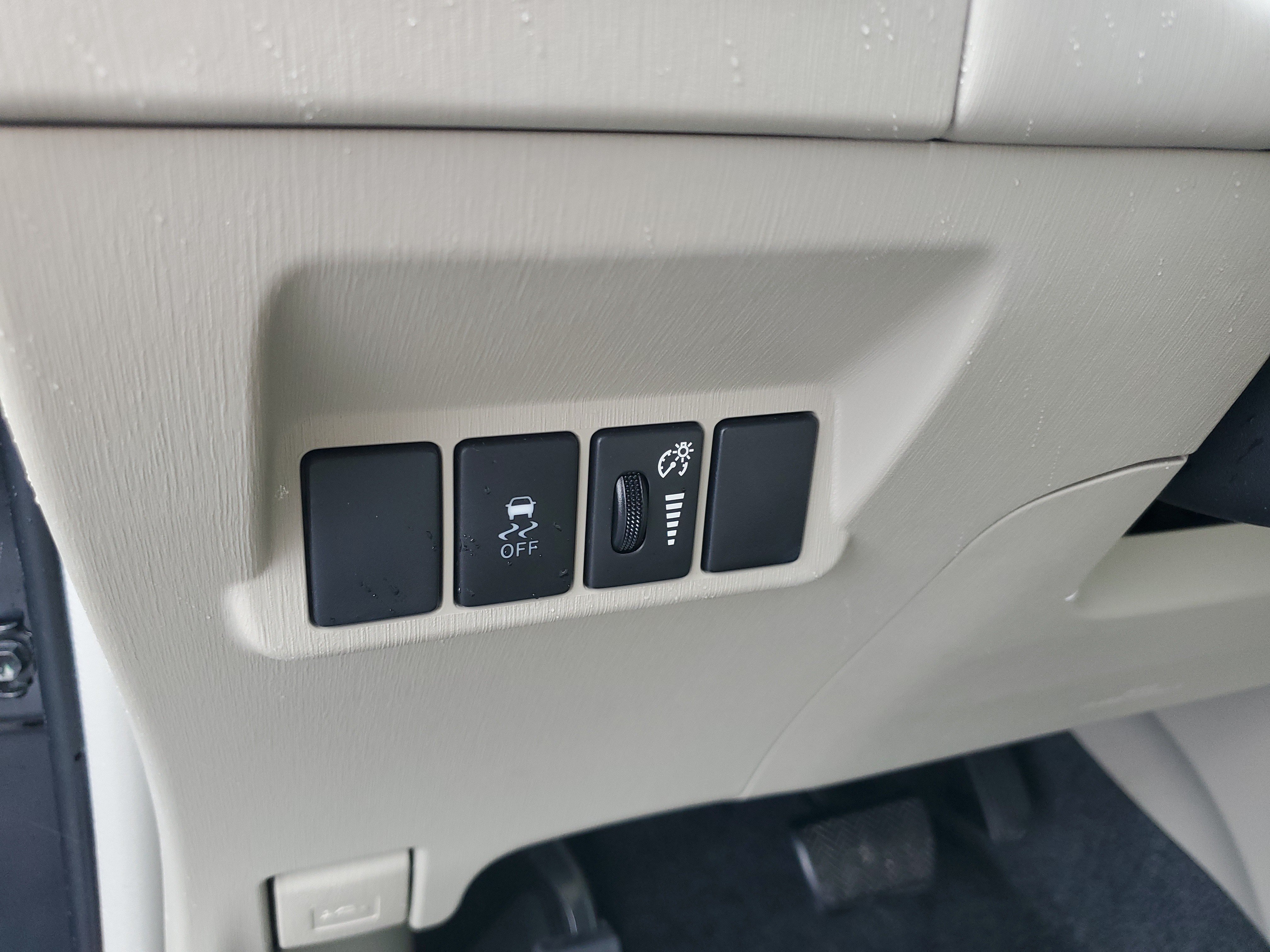 Used 2017 Toyota Prius V Four FWD image 26