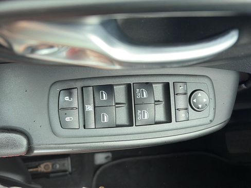 Used 2022 Jeep Cherokee Trailhawk AWD/4WD image 17