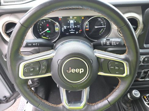 Used 2023 Jeep Wrangler Unlimited Sahara AWD/4WD image 11
