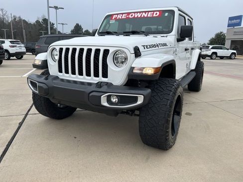 Used 2022 Jeep Gladiator Sport image 3