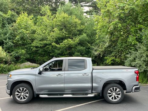 Used 2022 Chevrolet Silverado 1500 LT AWD/4WD image 2