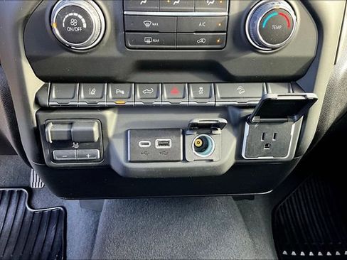 Used 2024 Chevrolet Silverado 2500 Custom w/ Custom Value Package image 17