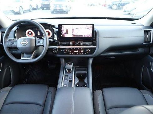 Certified 2026 Nissan Pathfinder SL FWD image 25