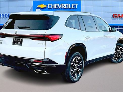 Used 2025 Buick Enclave Sport Touring image 5