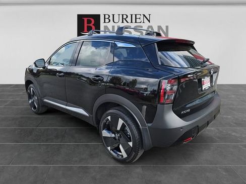 New 2026 Nissan Kicks SR w/ Cold Weather Package FWD image 9