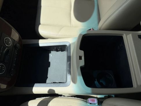 Used 2010 Chevrolet Suburban LT w/ Luxury Package image 31