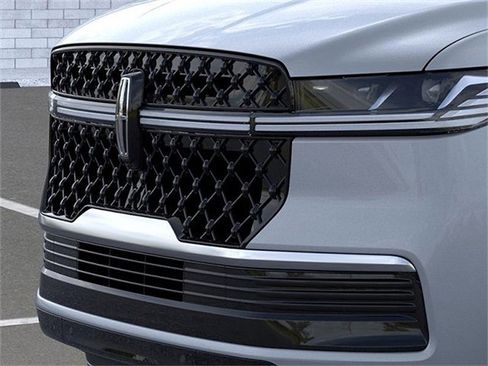 New 2026 Lincoln Navigator L Reserve w/ Jet Appearance Package AWD/4WD image 17