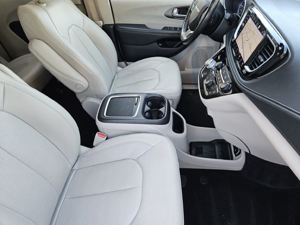 Used 2021 Chrysler Pacifica Touring-L FWD image 10