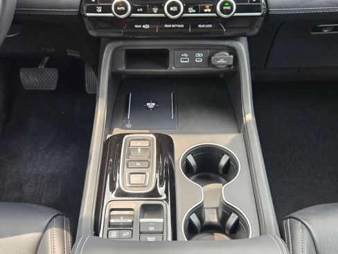 Used 2025 Honda Pilot EX-L image 18