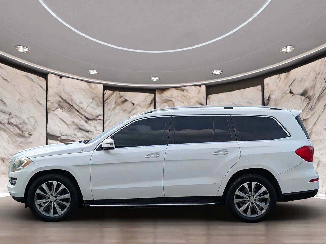 Used 2014 Mercedes-Benz GL 450 4MATIC image 4