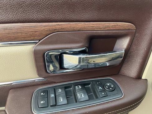Used 2018 RAM 1500 Laramie w/ Convenience Group AWD/4WD image 9
