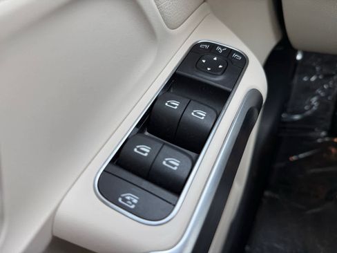 Used 2022 Mercedes-Benz GLB 250 GLB 250 image 21