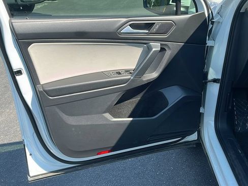 Used 2020 Volkswagen Tiguan SE w/ Panoramic Sunroof Package AWD/4WD image 9