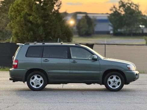 Used 2005 Toyota Highlander Limited w/ Leather Trim Pkg AWD/4WD image 7