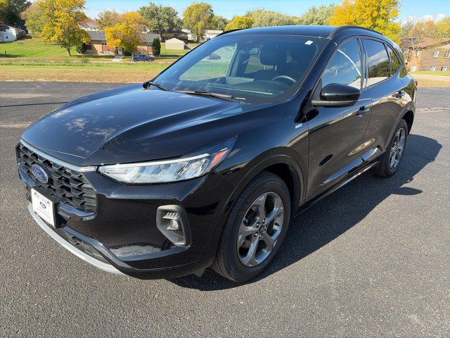Used 2024 Ford Escape ST-Line Select w/ Tech Pack #1 AWD/4WD image 1