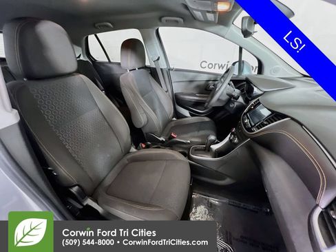 Used 2017 Chevrolet Trax LS AWD/4WD image 17