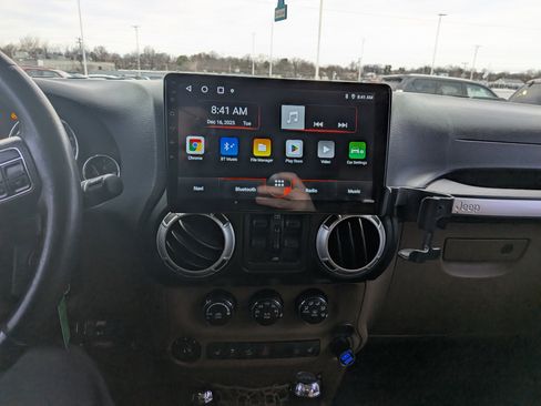 Used 2013 Jeep Wrangler Unlimited Sahara image 20