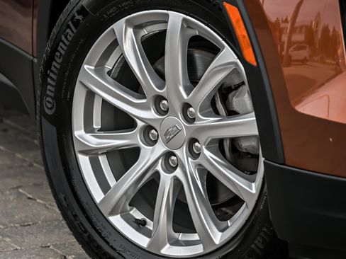 Used 2019 Cadillac XT4 Luxury w/ Cold Weather Package FWD image 3