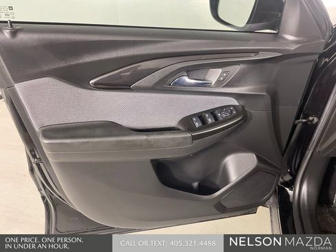 Used 2021 Chevrolet TrailBlazer LT AWD/4WD image 16