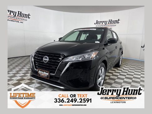 Used 2023 Nissan Kicks S image 1